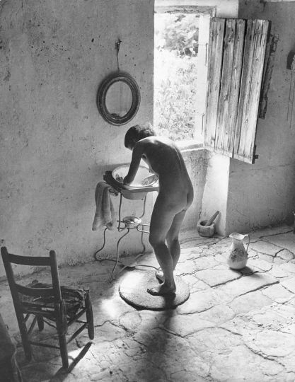 Le nu provençal, Gordes 1949 © Donation Willy Ronis, Ministère de la Culture (France), Médiathèque du patrimoine et de la photographie, diffusion GrandPalais