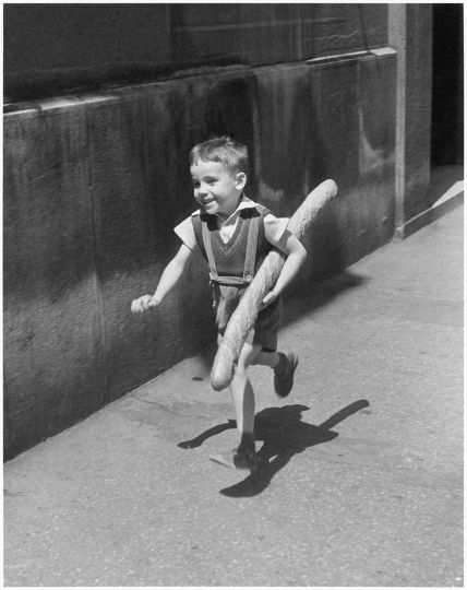 Le petit parisien © Donation Willy Ronis Ministère de la Culture (France), Médiathèque du patrimoine et de la photographie, diffusion Grand Palais