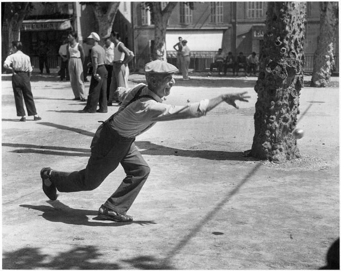 Partie de pétanque, Aubagne 1947 © Donation Willy Ronis, Ministère de la Culture (France), Médiathèque du patrimoine et de la photographie, diffusion Grand Palais