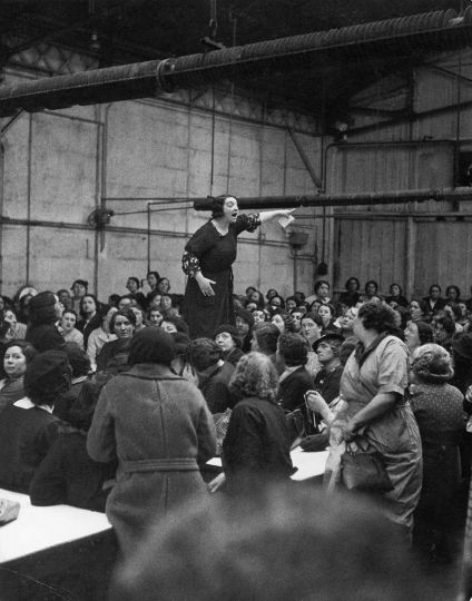 Rose Zehner, déléguée syndicale pendant une grève à l'usine Citroën, Paris 1938 © Donation Willy Ronis, Ministère de la Culture (France), Médiathèque du patrimoine et de la photographie, diffusion GrandPalais