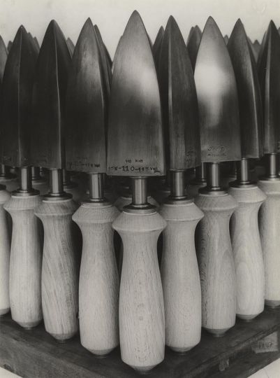 Albert Renger-Patzsch (GER 1897 – 1966), Bügeleisen für Schuhfabrikation (Fagus-Werk, Alfeld), 1928 - Albert Renger-Patzsch Archive / Ann and Jürgen Wilde Foundation, Bayerische Staatsgemäldesammlungen – Sammlung Moderne Kunst in the Pinakothek der Moderne Munich © Albert Renger-Patzsch / Ann and Jürgen Wilde Archive, Zülpich / VG Bild-Kunst, Bonn 2025