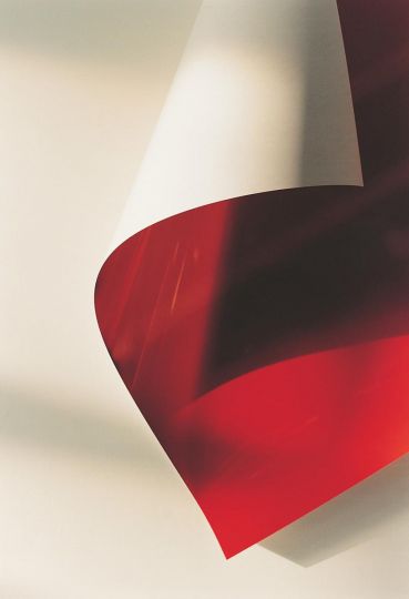 Wolfgang Tillmans (GER 1968), paper drop, 2001 - Bayerische Staatsgemäldesammlungen – Sammlung Moderne Kunst in the Pinakothek der Moderne Munich - Courtesy Galerie Buchholz