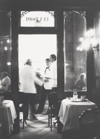 07 Roger Humbert, Caffè Florian, Venedig, 1990er Jahre © Roger Humbert / Fotostiftung Schweiz