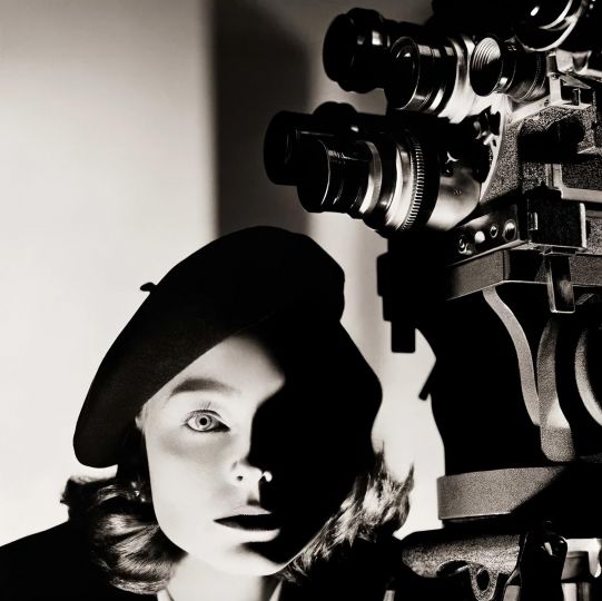 Matthew Rolston, Jodie Foster, Director II, Los Angeles, 1991 © Matthew Rolston. All rights reserved. - From the series Hollywood Royale: Out of the School of Los Angeles - Courtesy Fahey/Klein Gallery, Los Angeles