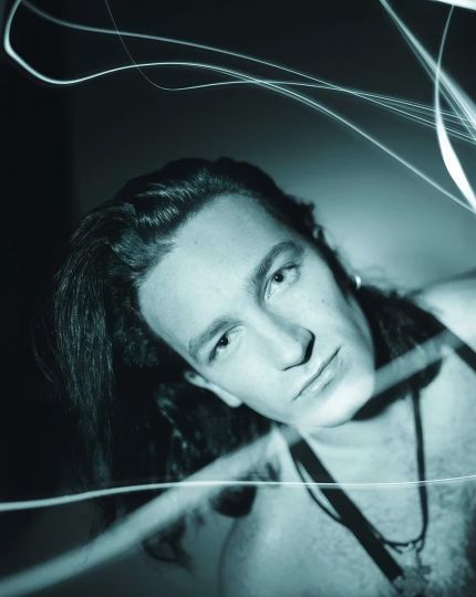 Matthew Rolston, Bono, Light Trails, Dublin, 1987 © Matthew Rolston. All rights reserved. - From the series Hollywood Royale: Out of the School of Los Angeles - Courtesy Fahey/Klein Gallery, Los Angeles