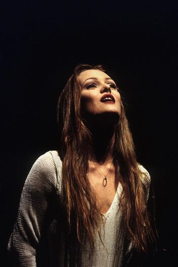 Claude Gassian - Vanessa Paradis lors de sa tournée Natural High Tour, 1993 - Courtesy La Galerie de l'Instant