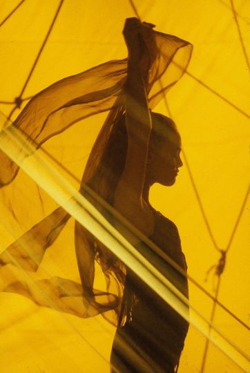 Pierre Terrasson - Vanessa Paradis sur le tournage du clip “Mosquito” en 1989 - Courtesy La Galerie de l'Instant