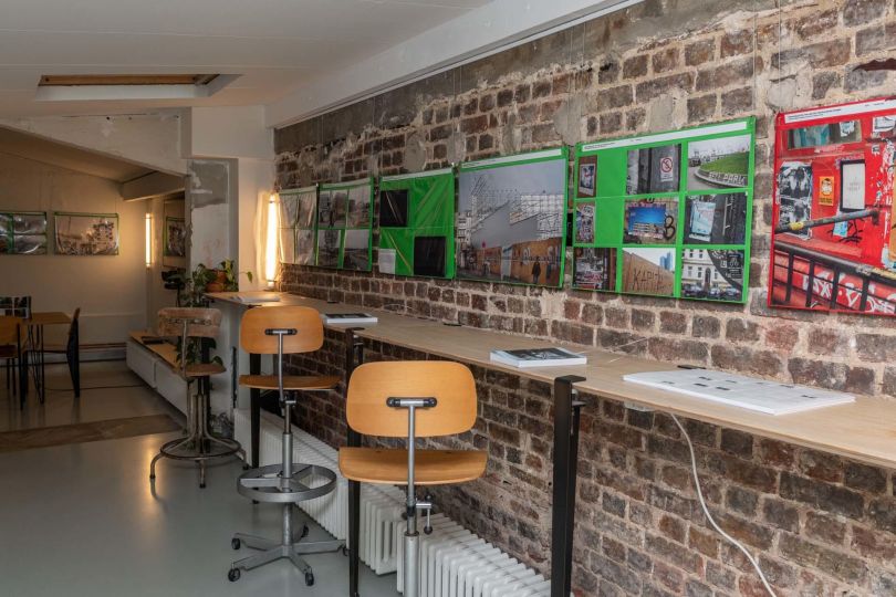 © Hortense Soichet, vue de l’exposition Penser l’urbain par l'image, douze ans de recherche-création collective, au 44 Gassendi, 2024-2025.