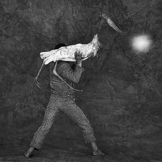 Javier Silva Meinel, Hombre con ave, 1996 © Javier Silva Meinel / Galerie Younique