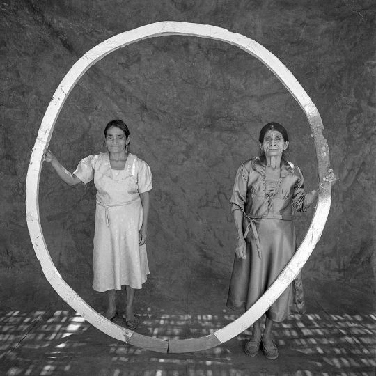 Javier Silva Meinel, Mujeres de Túcume, 1997 © Javier Silva Meinel / Galerie Younique