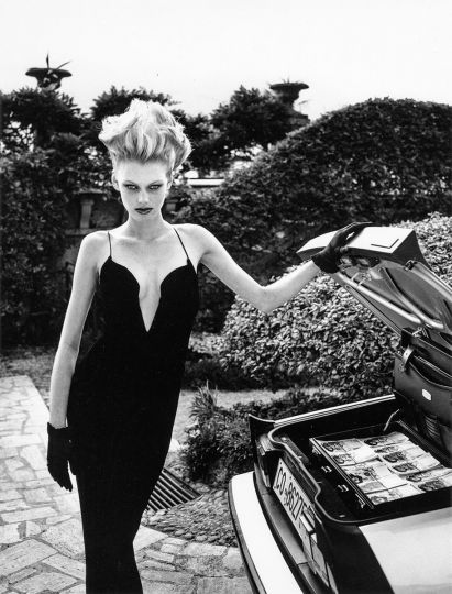 Helmut Newton, Italian Vogue, Lake Como, 1996, Alpha Romeo Spider 2.0, copyright Helmut Newton Foundation