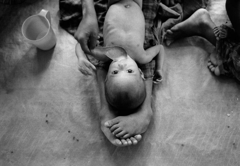 BANGLADESH. Maricha. 1/06/1992: Rohingya refugees in a nutrition center run by MSF. © John Vink