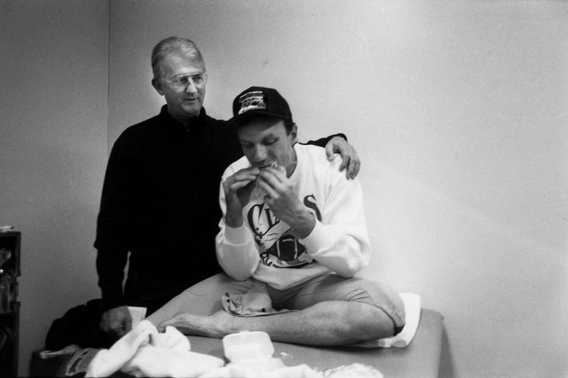 Michael Zagaris - Joe Montana Sr. with his son Joe in the lockerroom before Super Bowl XXIV where the 49ers beat the Denver Broncos, 1990 © Michael Zagaris